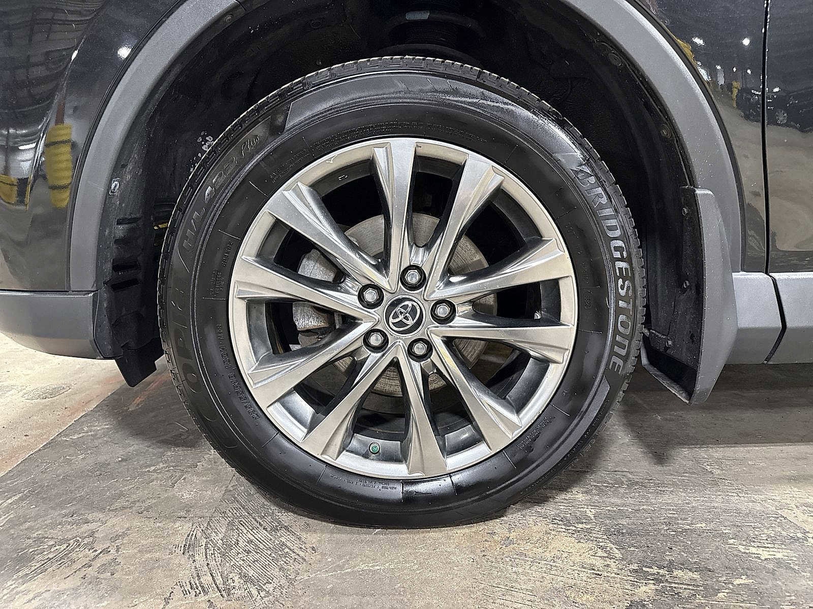 Thumbnail: 2017 Toyota RAV4 - 10