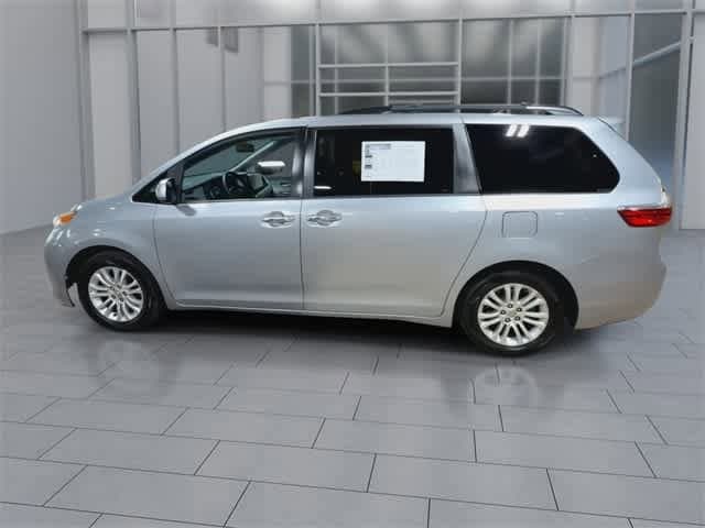 Thumbnail: 2015 Toyota Sienna - 7
