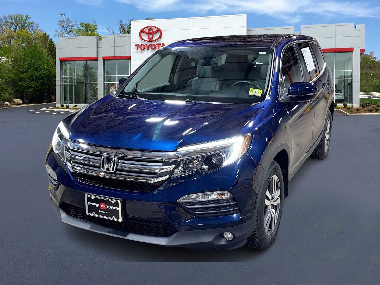 Thumbnail: 2017 Honda Pilot - 1
