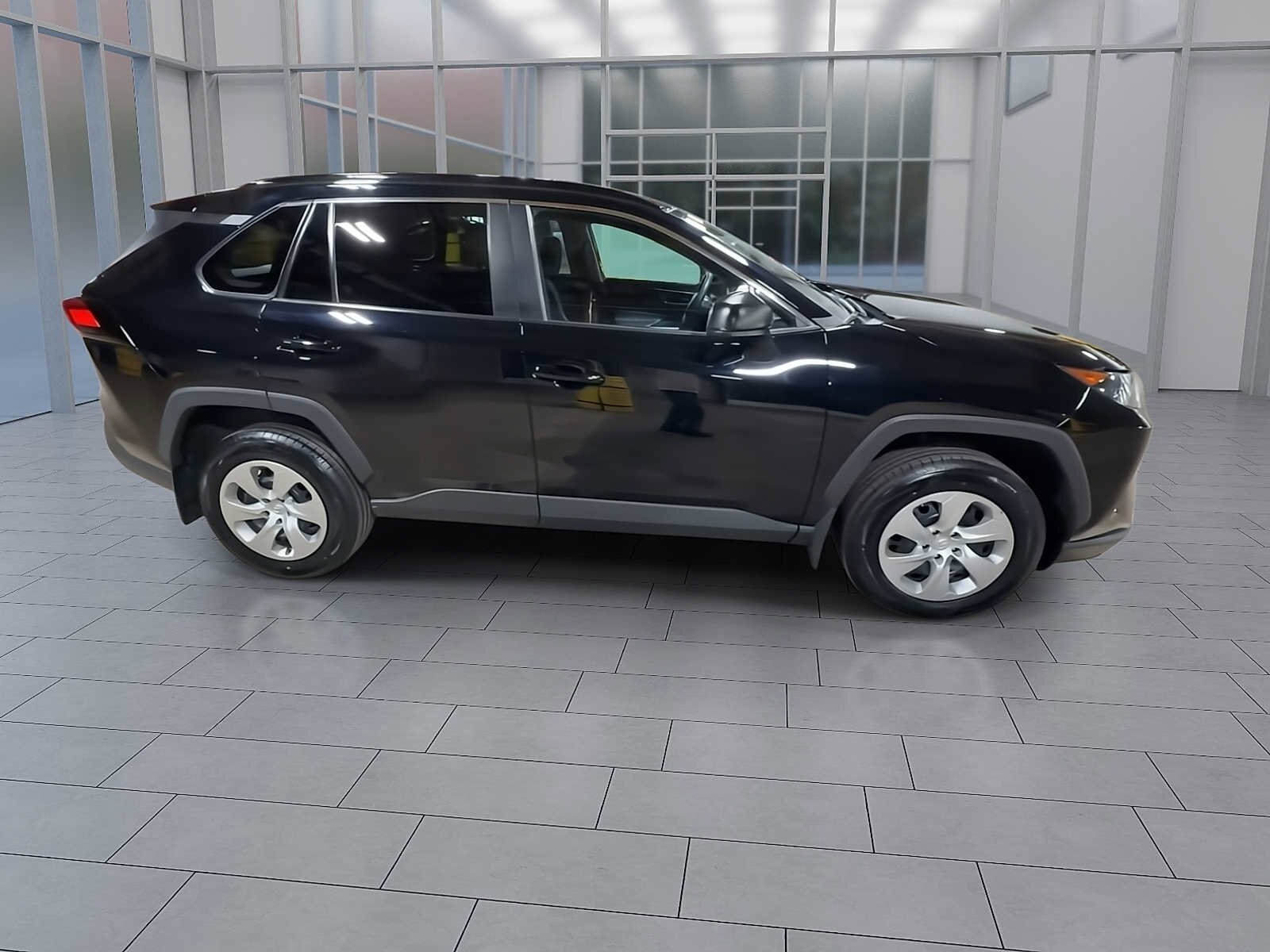 Thumbnail: 2021 Toyota RAV4 - 9