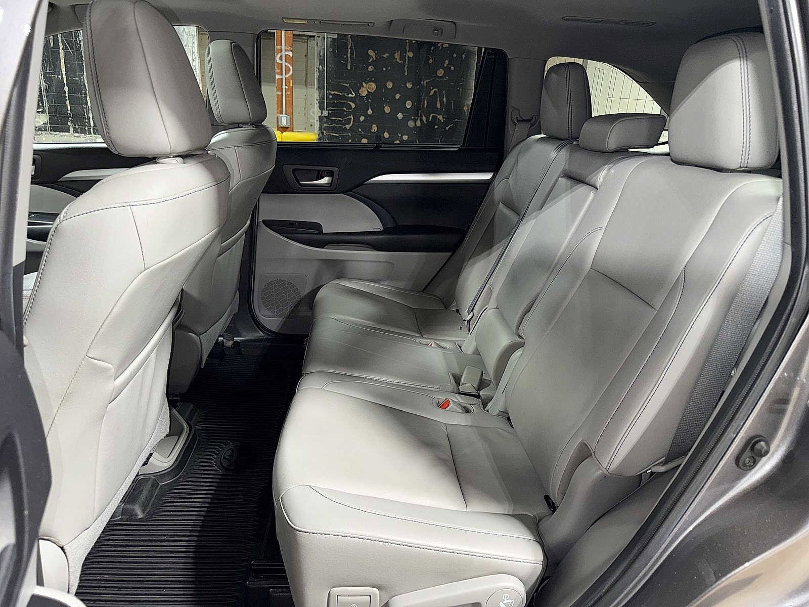 Thumbnail: 2019 Toyota Highlander - 17