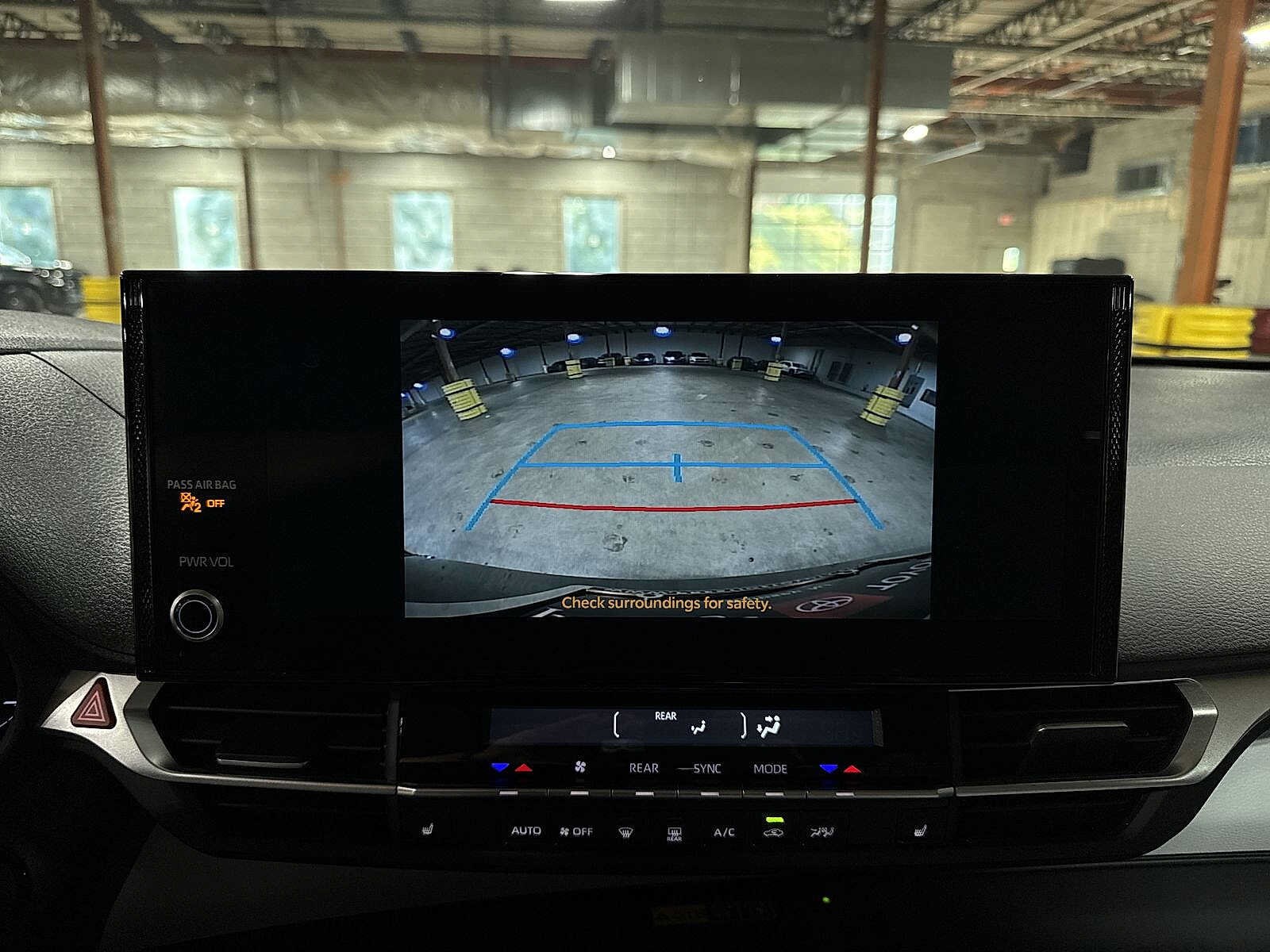 Thumbnail: 2025 Toyota Sienna - 25