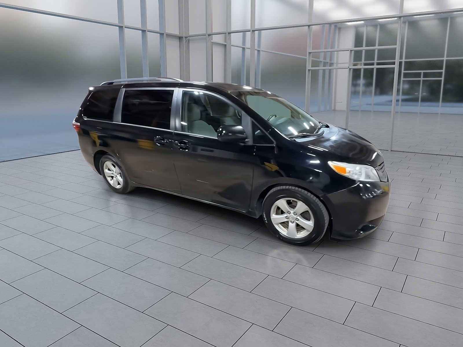 Thumbnail: 2015 Toyota Sienna - 2