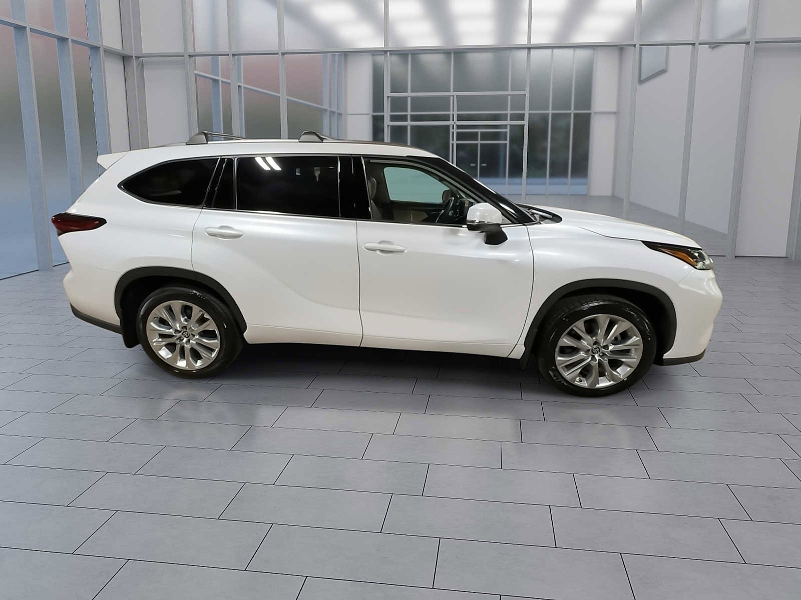 Thumbnail: 2023 Toyota Highlander - 9