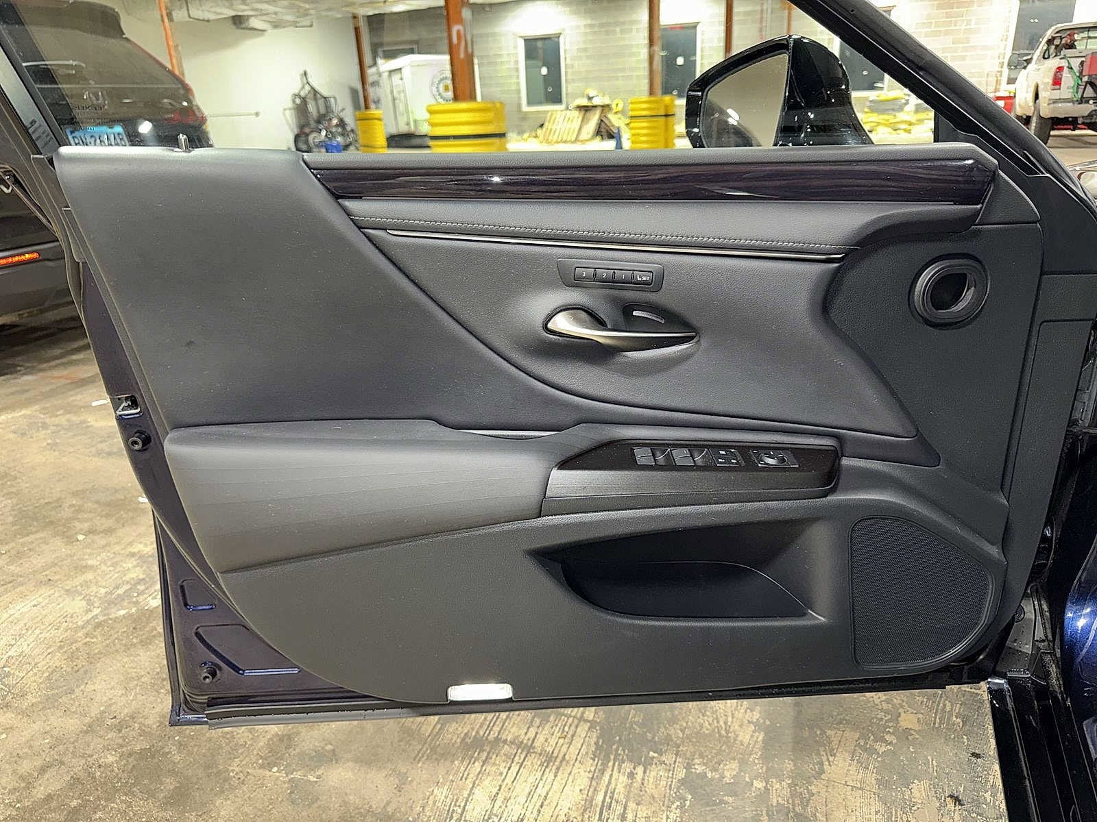 Thumbnail: 2019 Lexus ES - 29