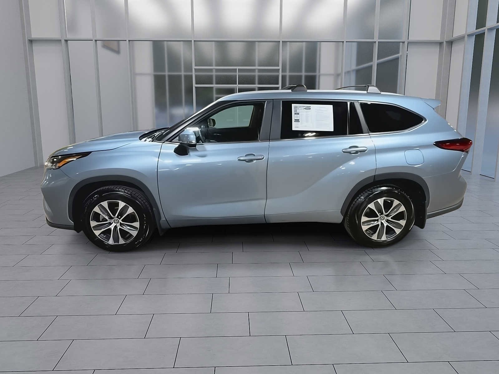 Thumbnail: 2023 Toyota Highlander - 5