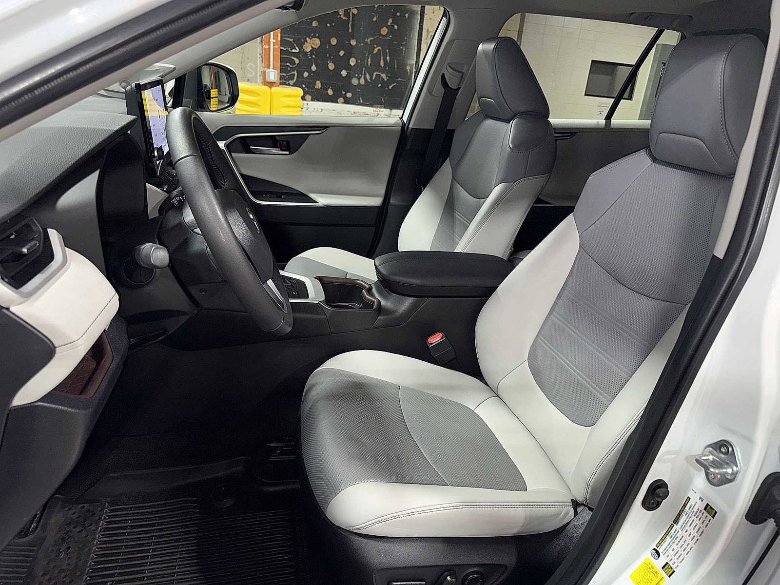 Thumbnail: 2023 Toyota RAV4 - 15