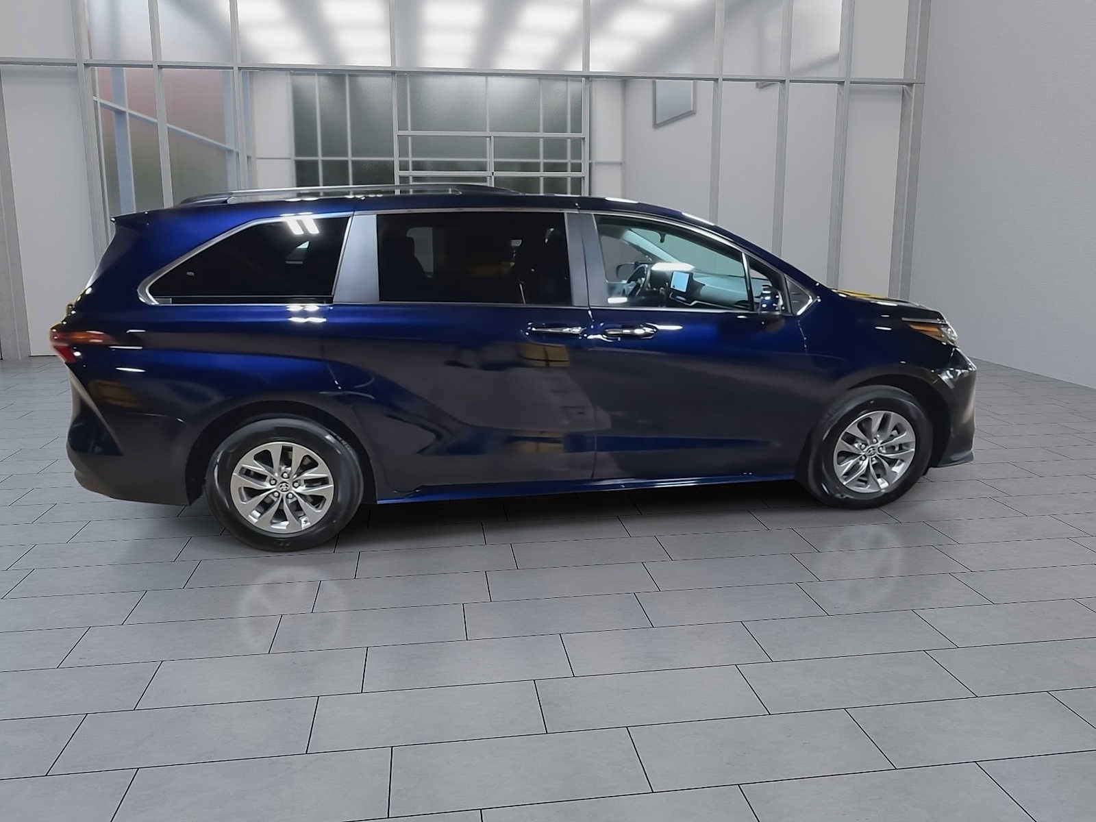 Thumbnail: 2025 Toyota Sienna - 8