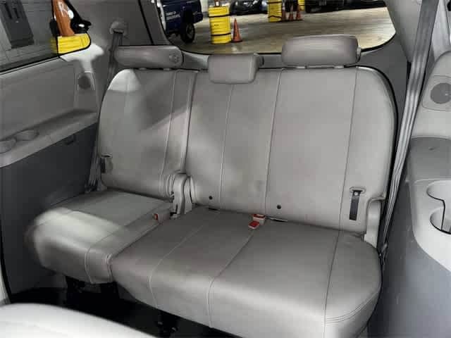 Thumbnail: 2011 Toyota Sienna - 17