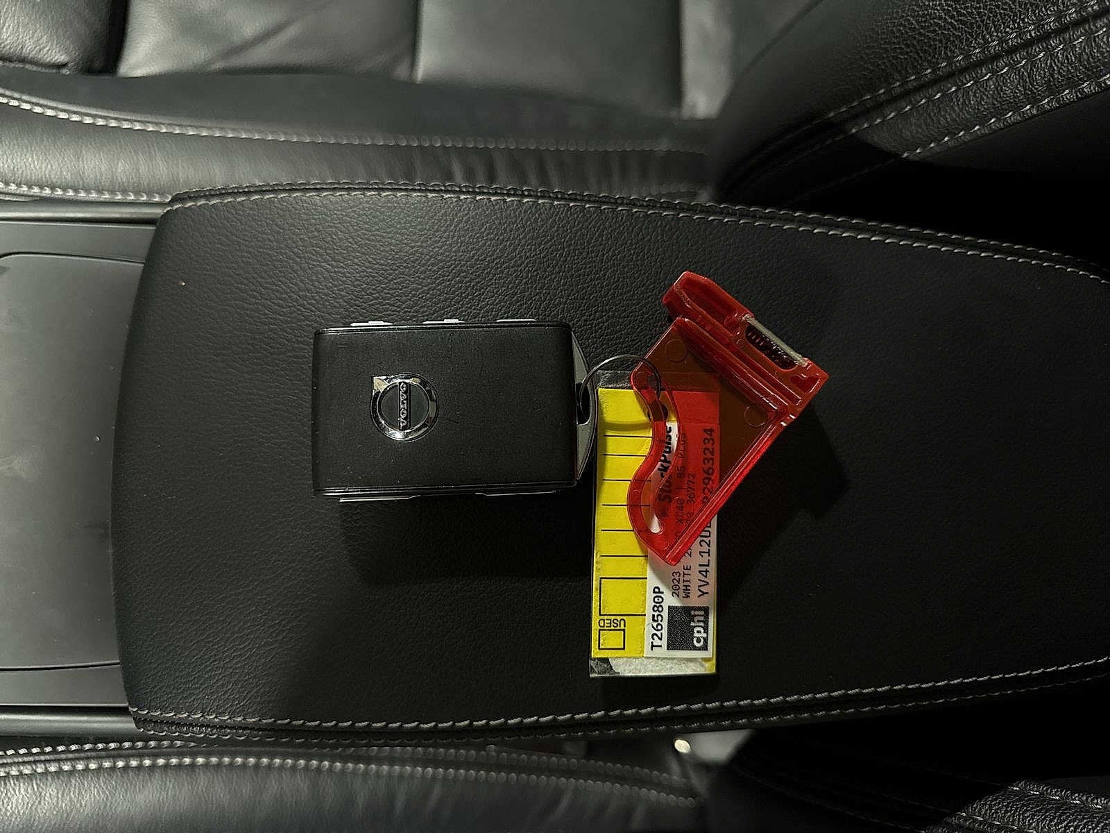 Thumbnail: 2023 Volvo XC40 - 35