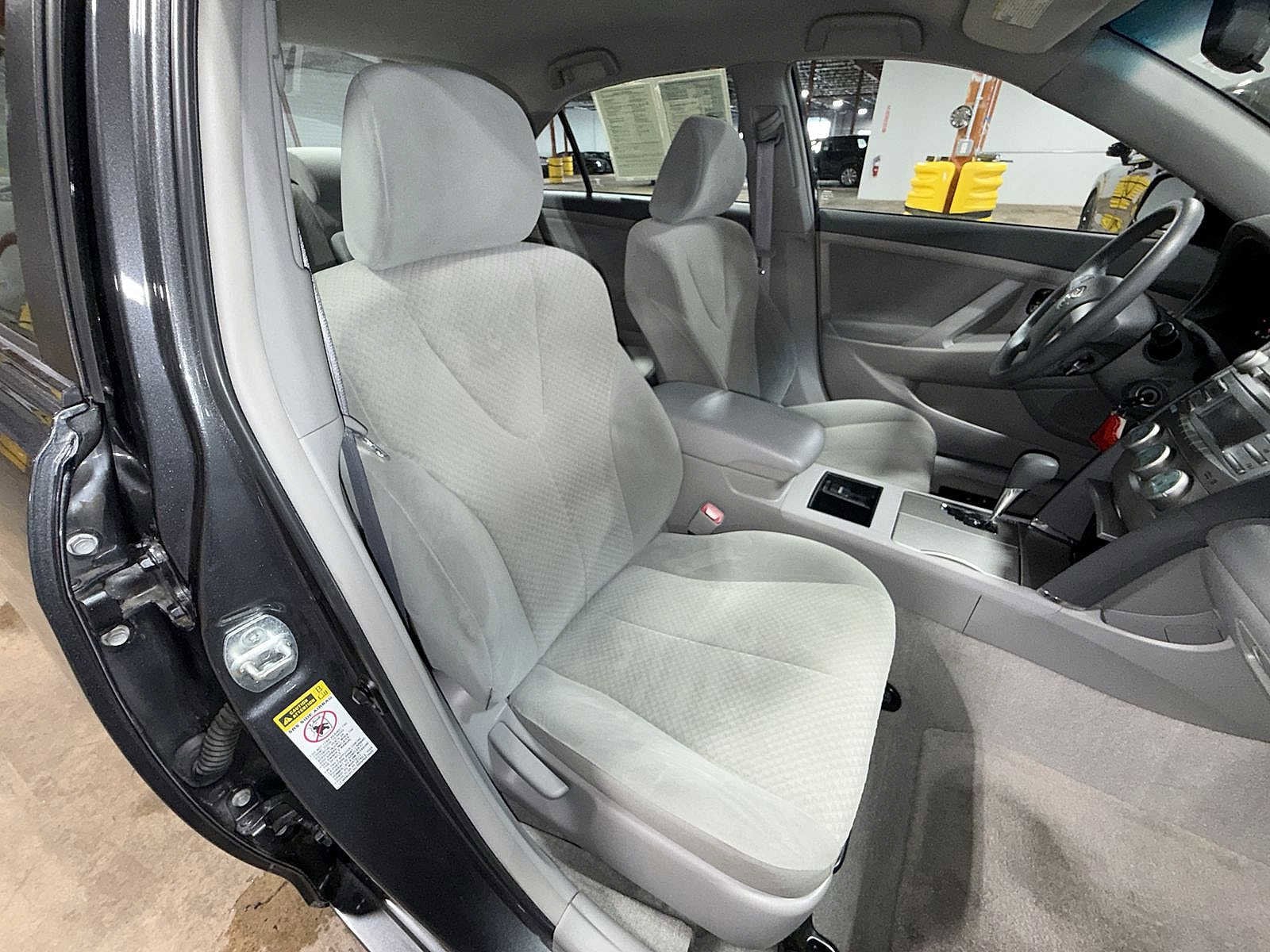 Thumbnail: 2009 Toyota Camry - 16