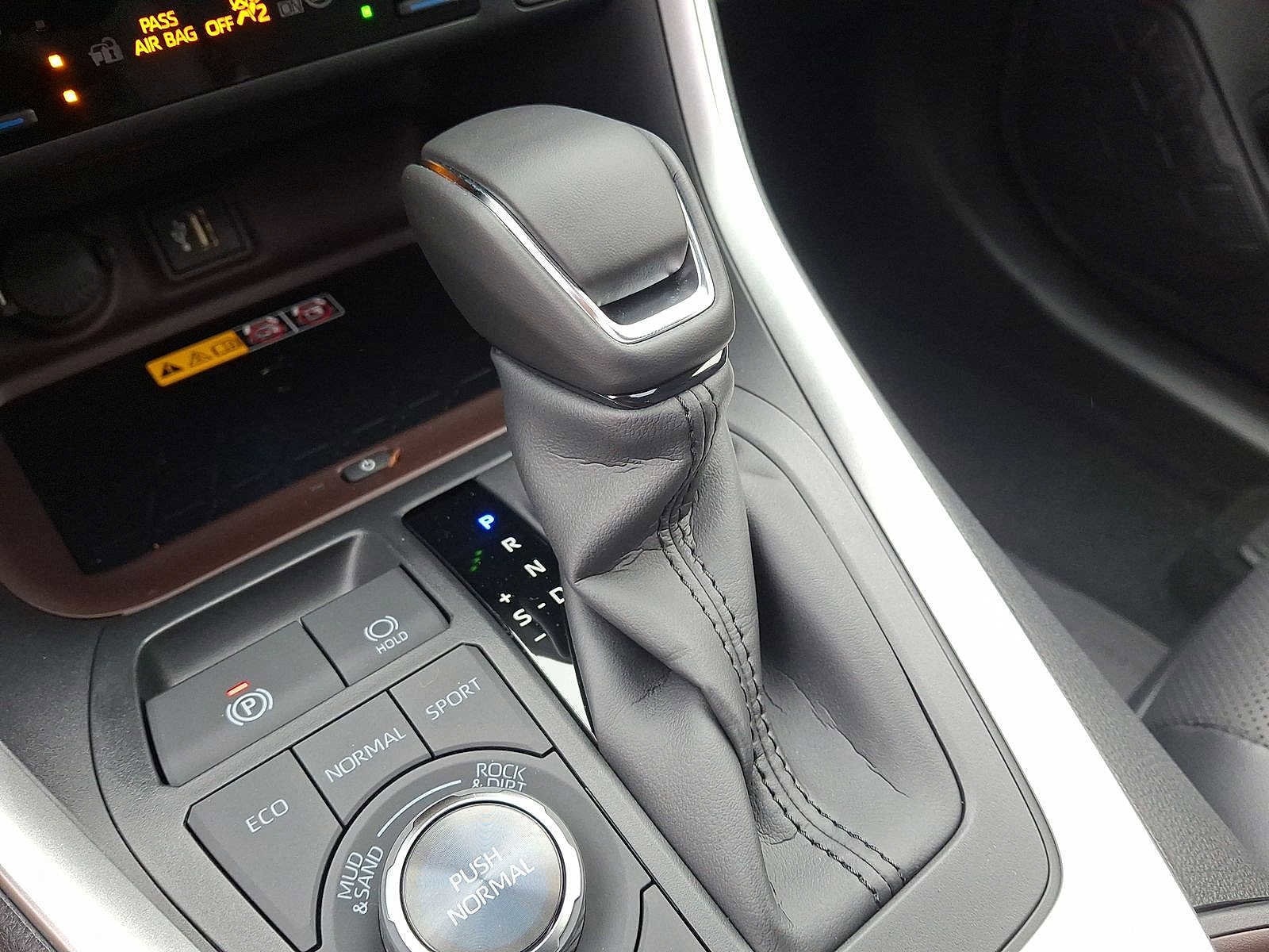 Thumbnail: 2025 Toyota RAV4 - 15