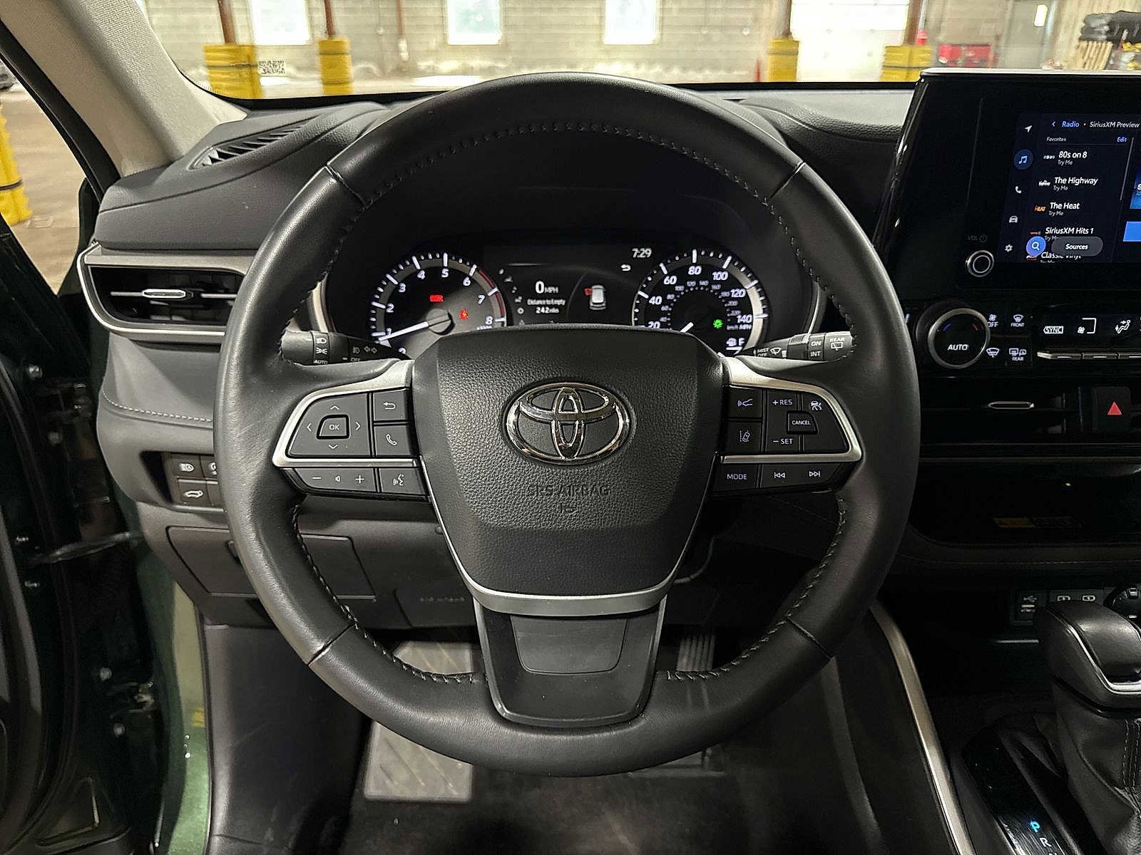 Thumbnail: 2025 Toyota Highlander - 19