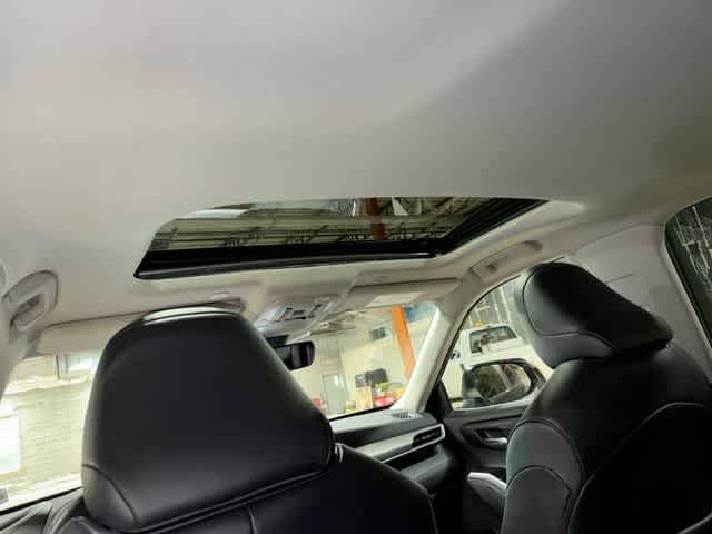 Thumbnail: 2025 Toyota Highlander - 25