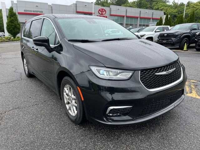 2023 Chrysler Pacifica Touring L 3