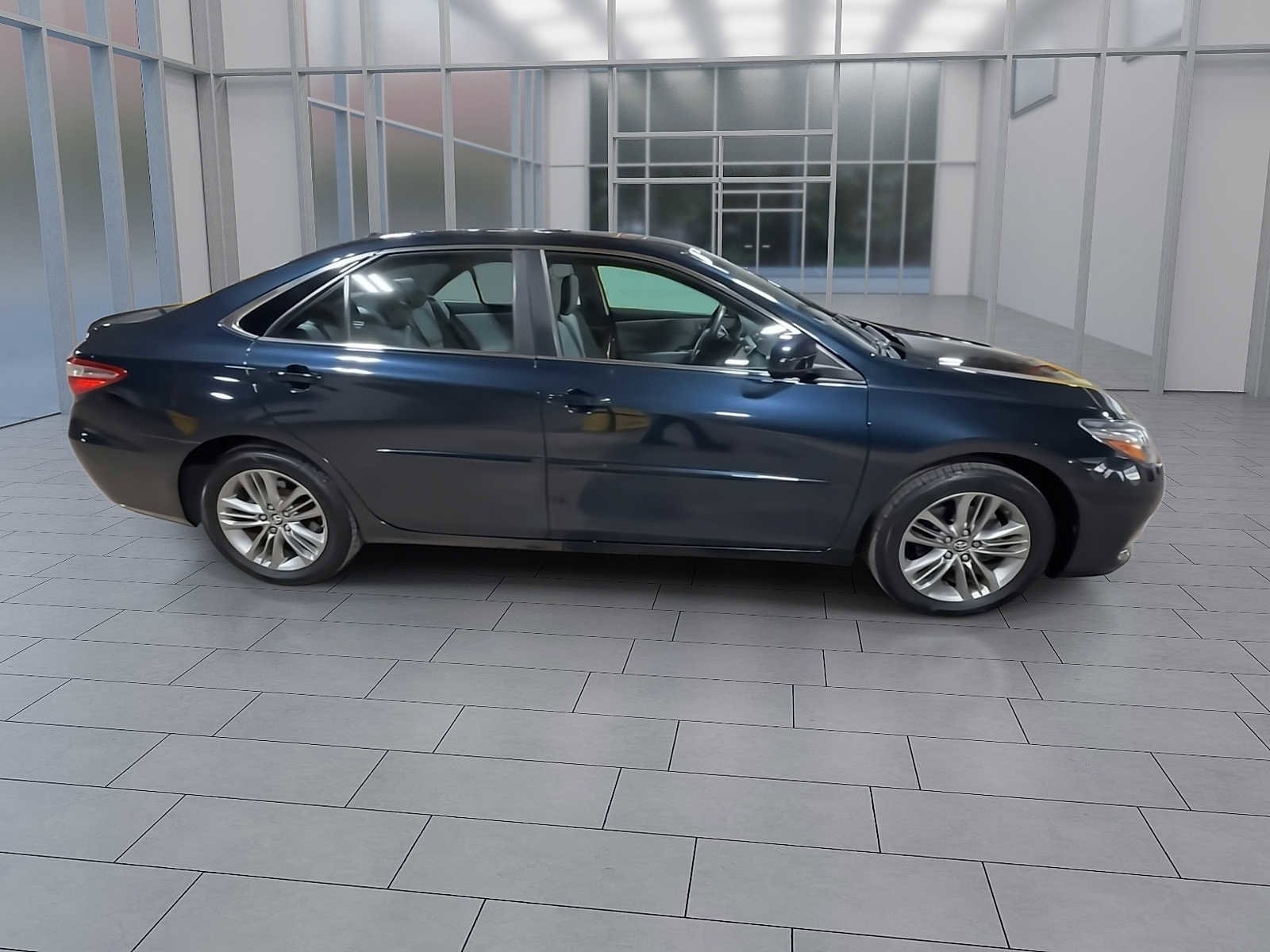 Thumbnail: 2017 Toyota Camry - 9