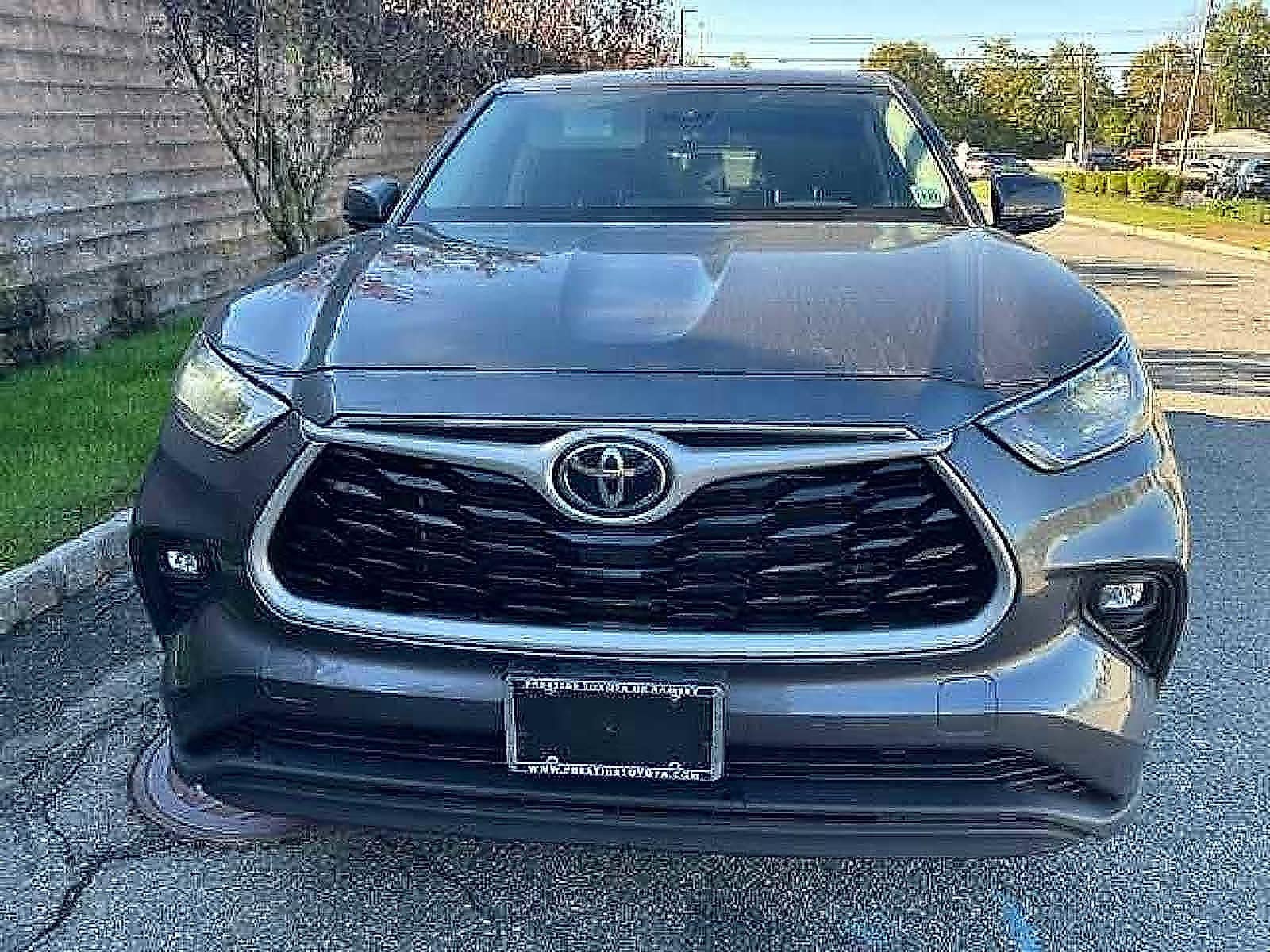 Thumbnail: 2022 Toyota Highlander - 2
