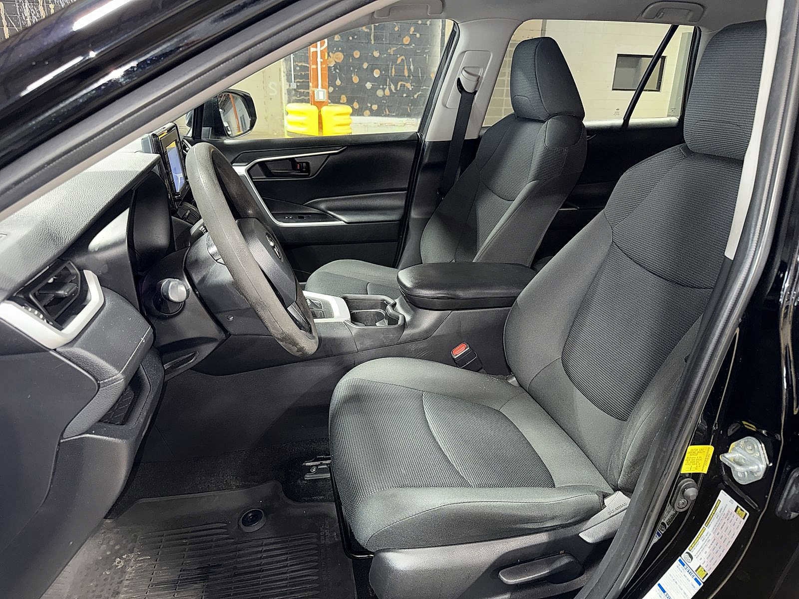 Thumbnail: 2021 Toyota RAV4 - 15