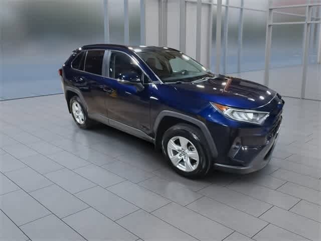 2020 Toyota RAV4 XLE photo 2