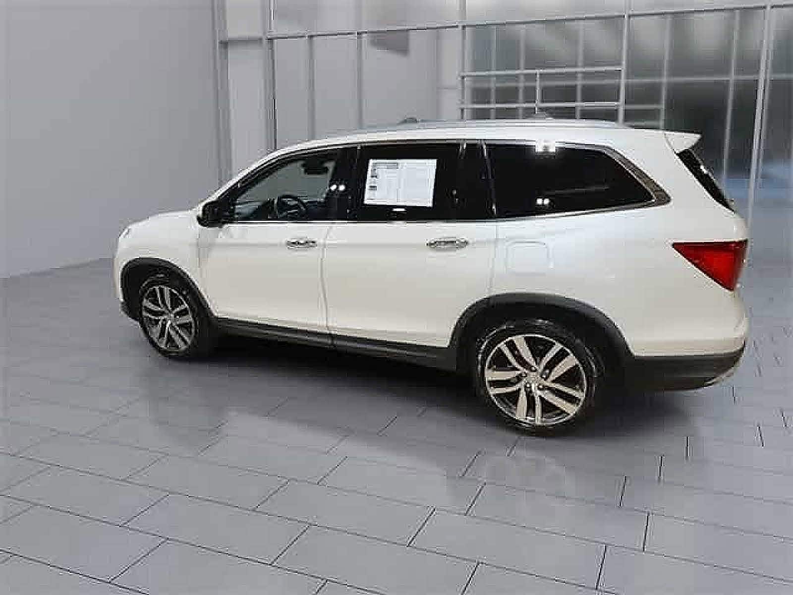 Thumbnail: 2017 Honda Pilot - 24