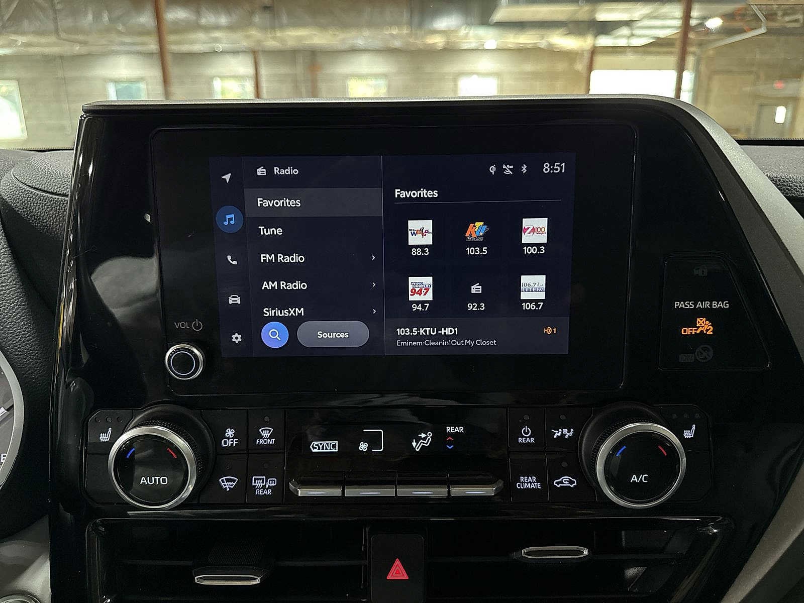 Thumbnail: 2023 Toyota Highlander - 21