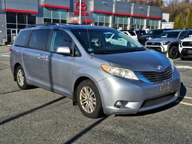 Thumbnail: 2011 Toyota Sienna - 3
