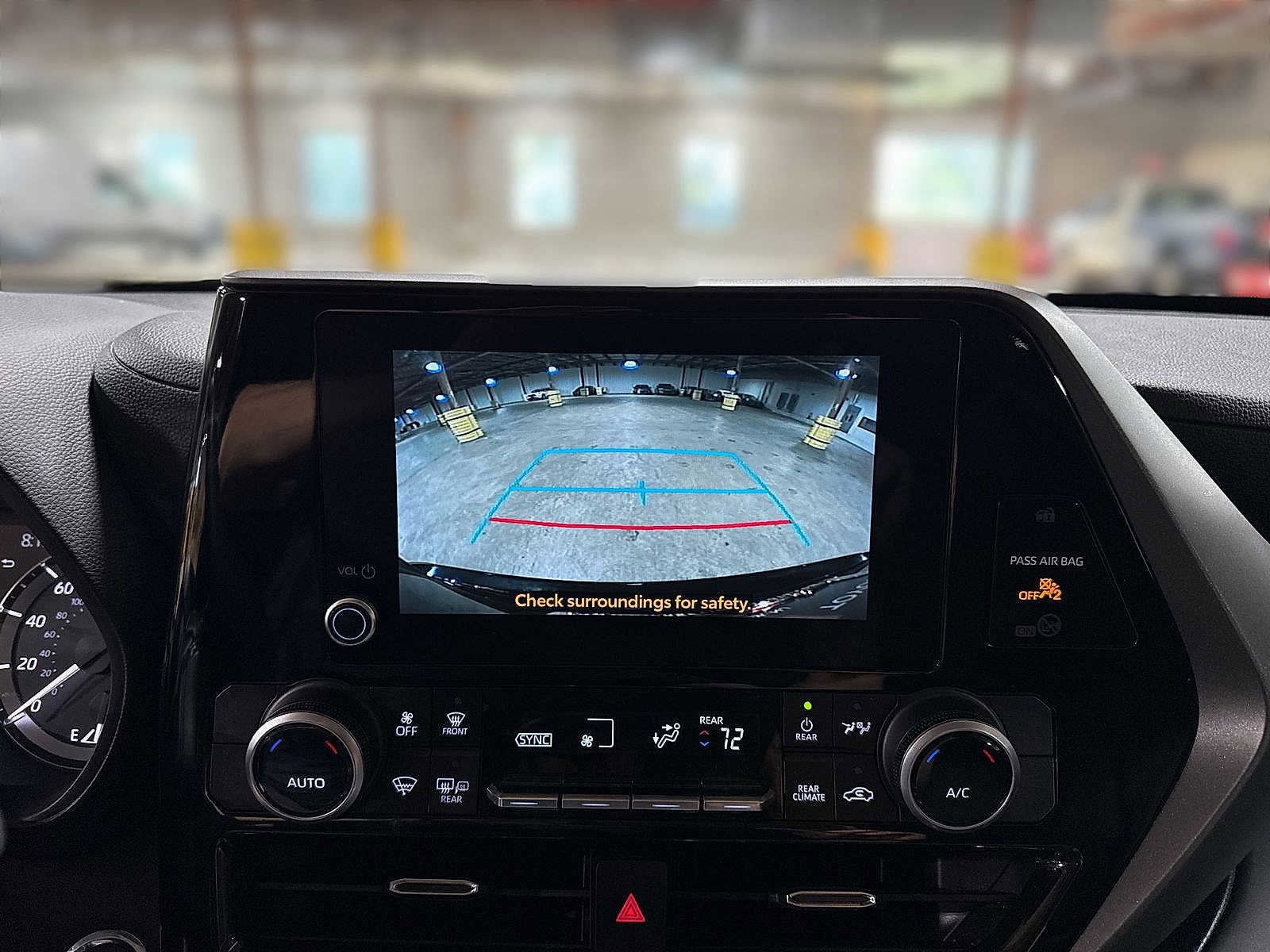 Thumbnail: 2023 Toyota Highlander - 25