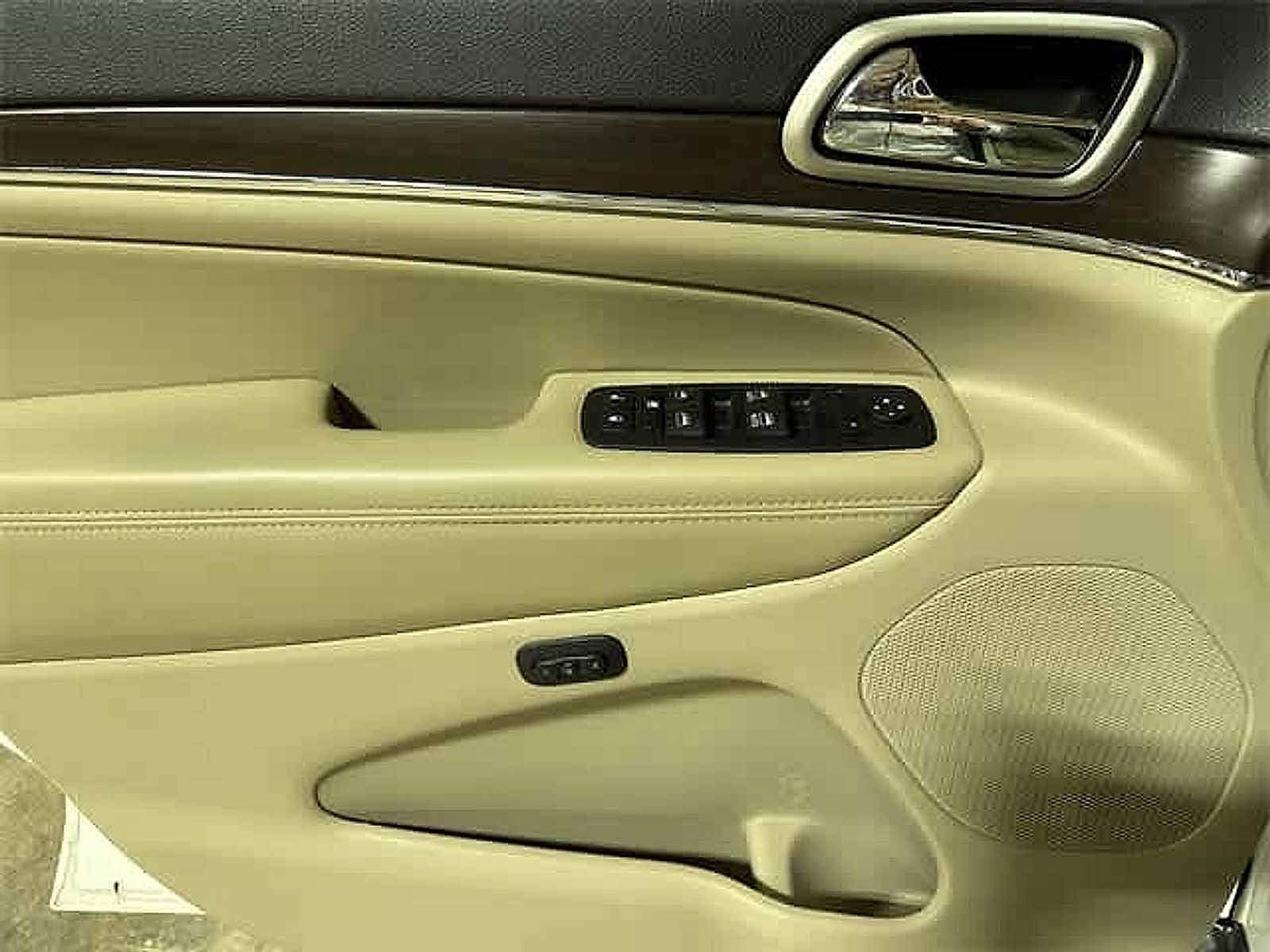 Thumbnail: 2016 Jeep Grand Cherokee - 35