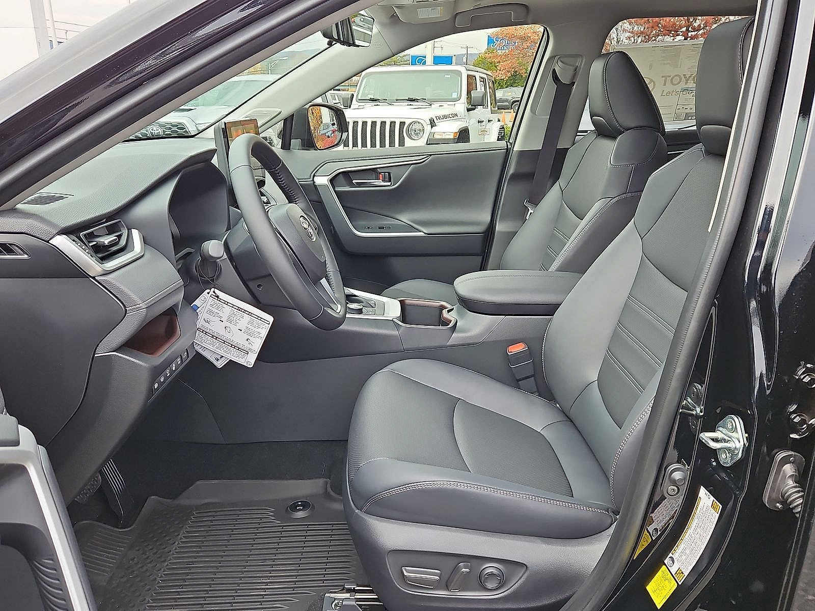 Thumbnail: 2025 Toyota RAV4 - 20