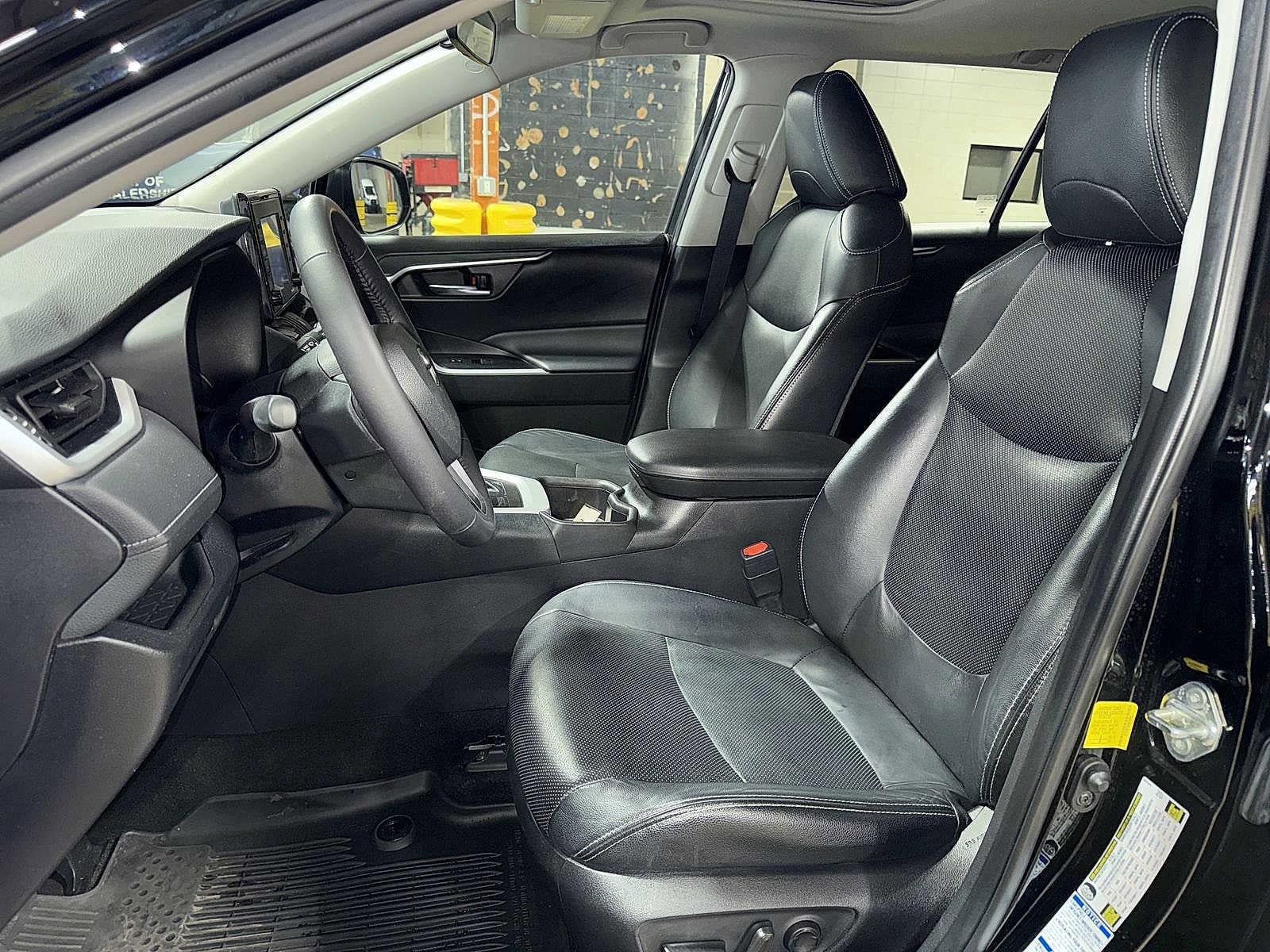 Thumbnail: 2022 Toyota RAV4 - 15