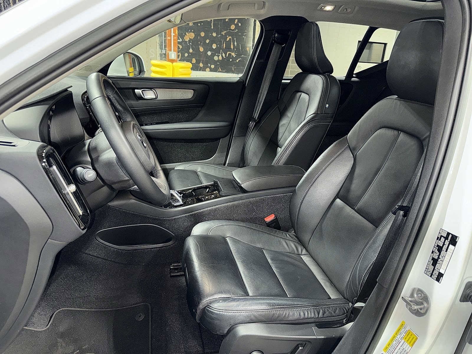 Thumbnail: 2023 Volvo XC40 - 15