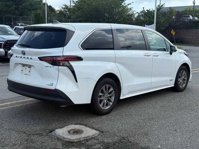 Thumbnail: 2021 Toyota Sienna - 4