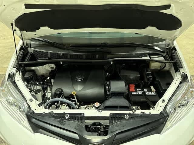 2020 Toyota Sienna SE 12