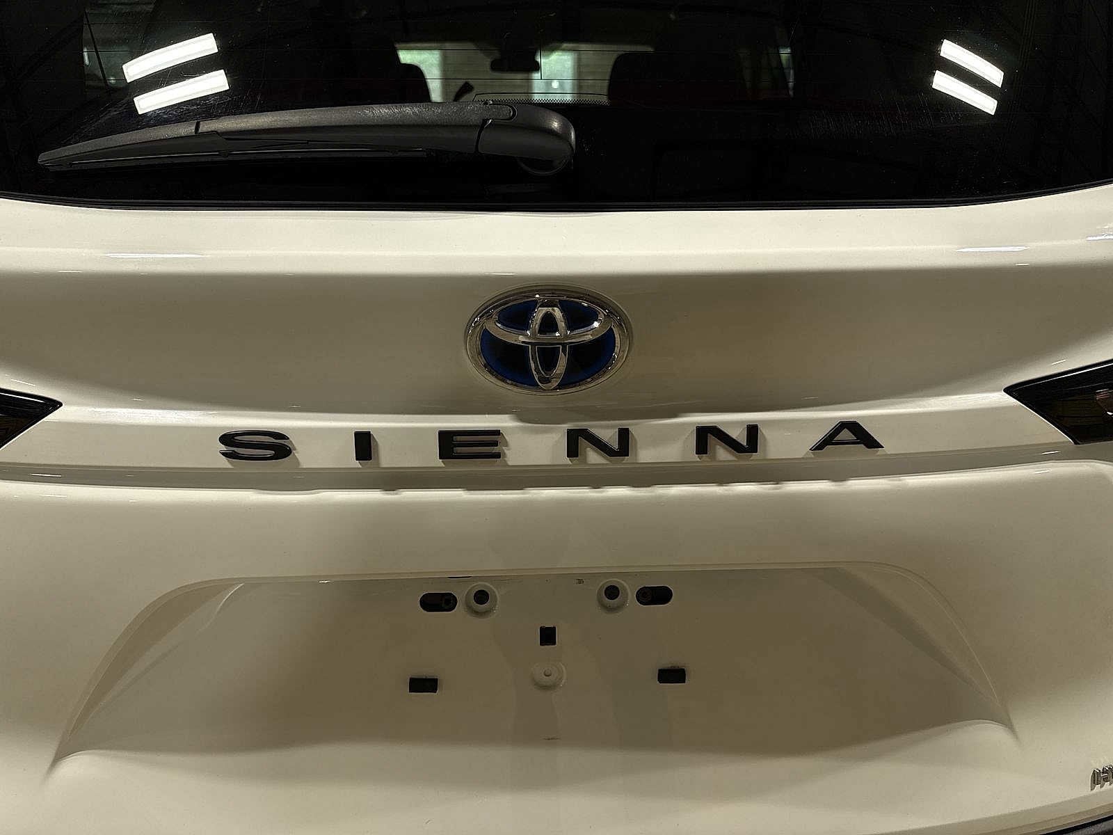 Thumbnail: 2023 Toyota Sienna - 27