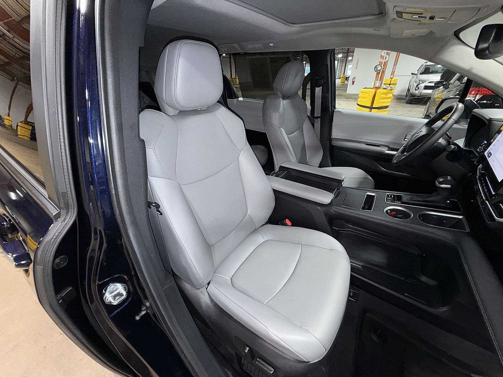 Thumbnail: 2025 Toyota Sienna - 15