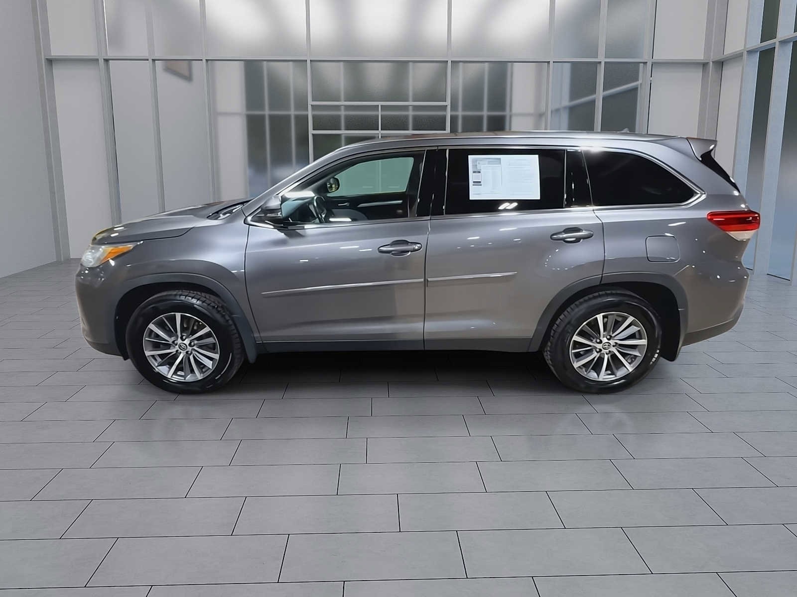 Thumbnail: 2019 Toyota Highlander - 5