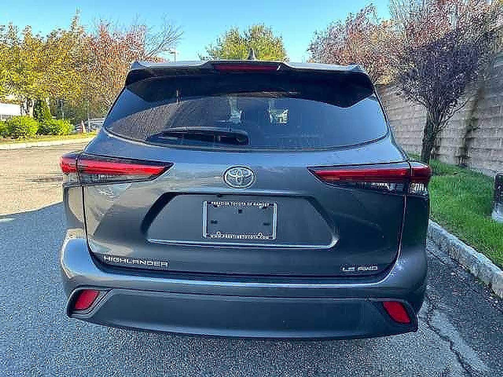 Thumbnail: 2022 Toyota Highlander - 5