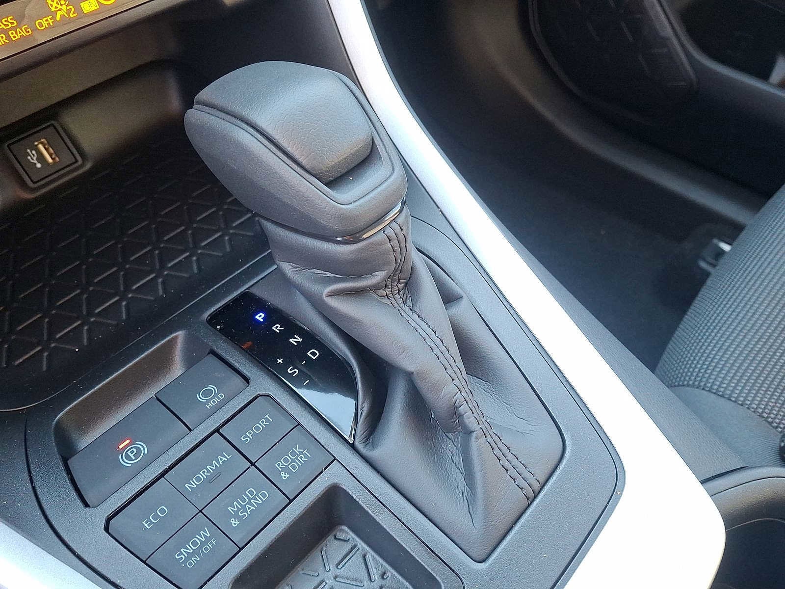 Thumbnail: 2025 Toyota RAV4 - 15