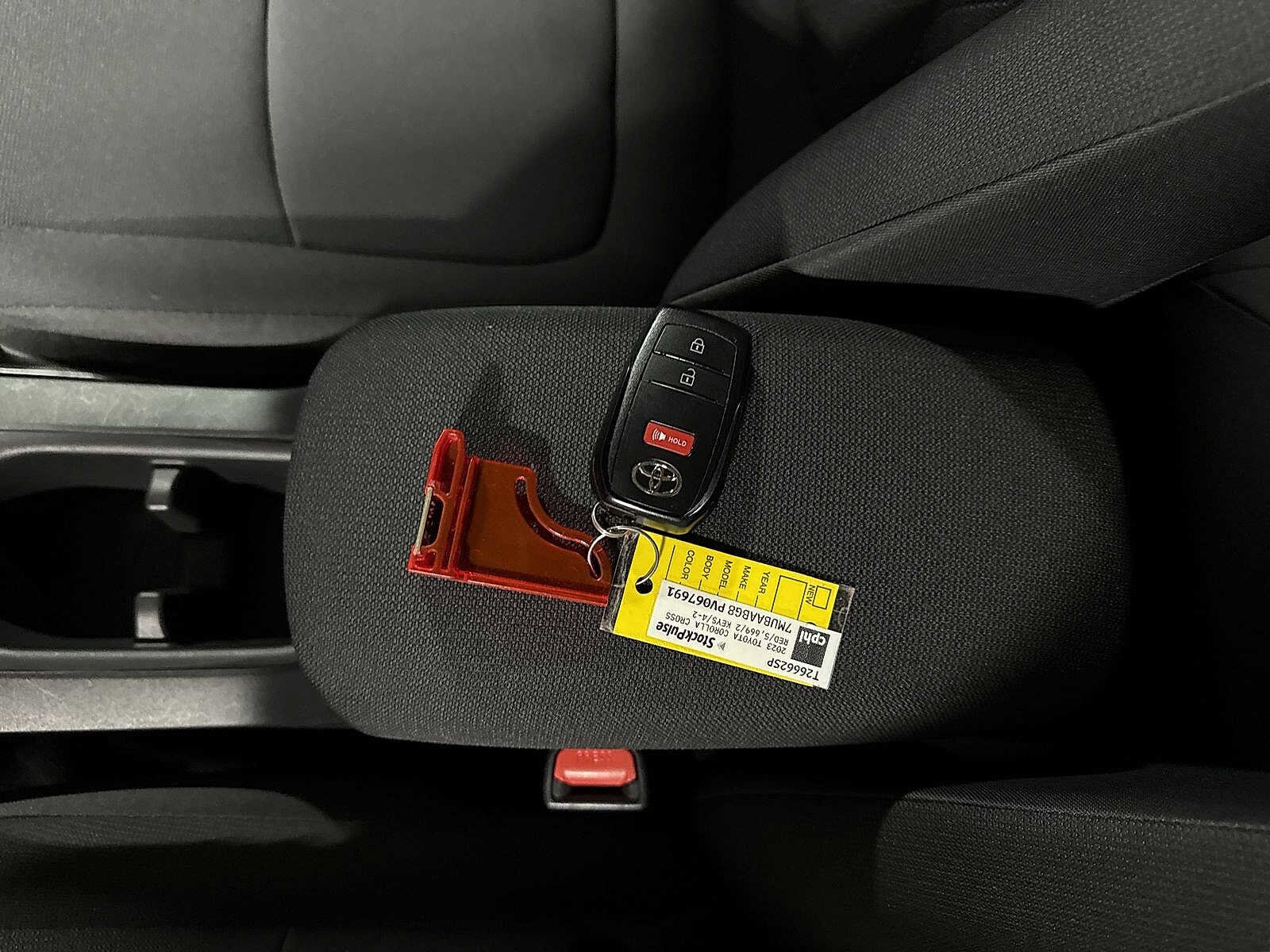 Thumbnail: 2023 Toyota Corolla Cross - 32