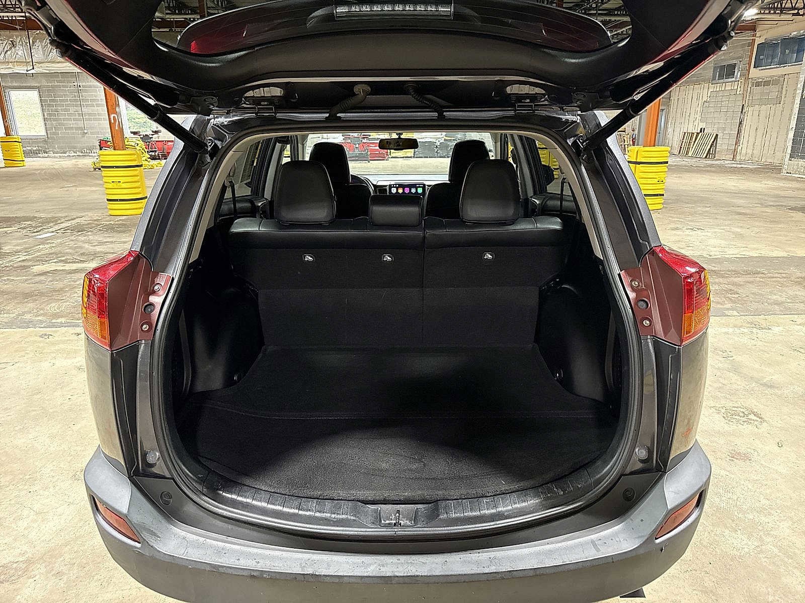 Thumbnail: 2015 Toyota RAV4 - 11