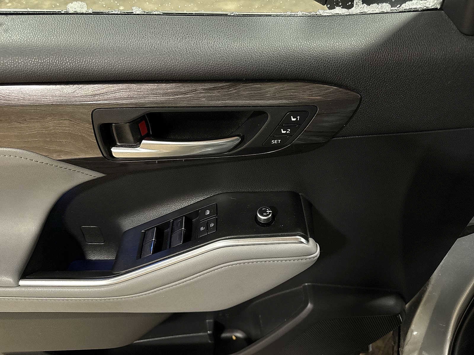 Thumbnail: 2020 Toyota Highlander - 23