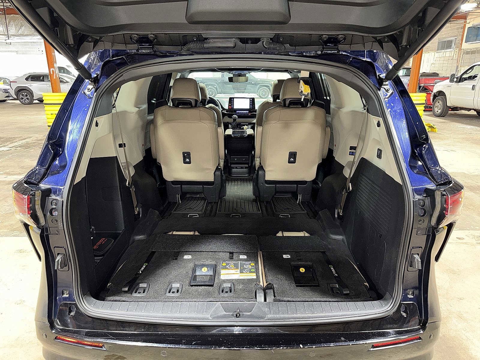 Thumbnail: 2023 Toyota Sienna - 11