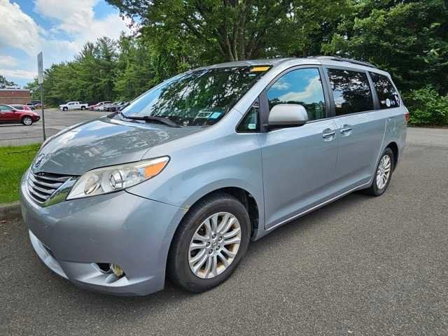 Thumbnail: 2015 Toyota Sienna - 1
