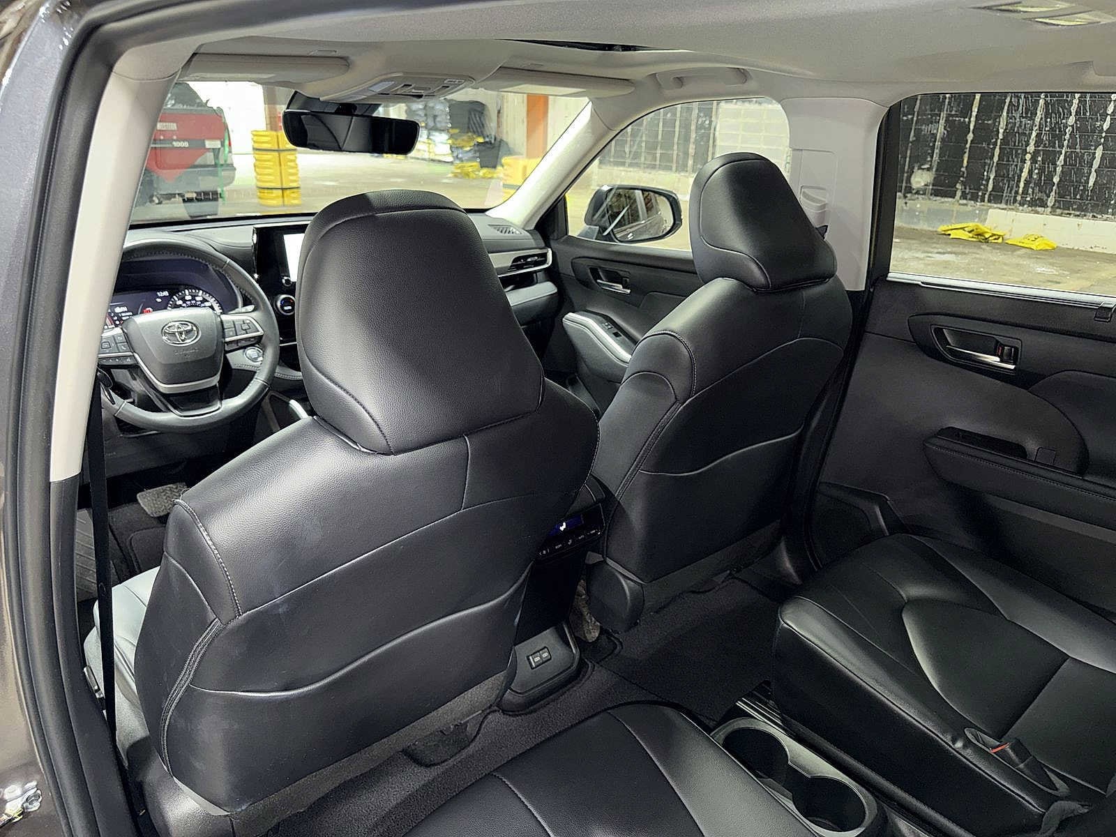 Thumbnail: 2023 Toyota Highlander - 29