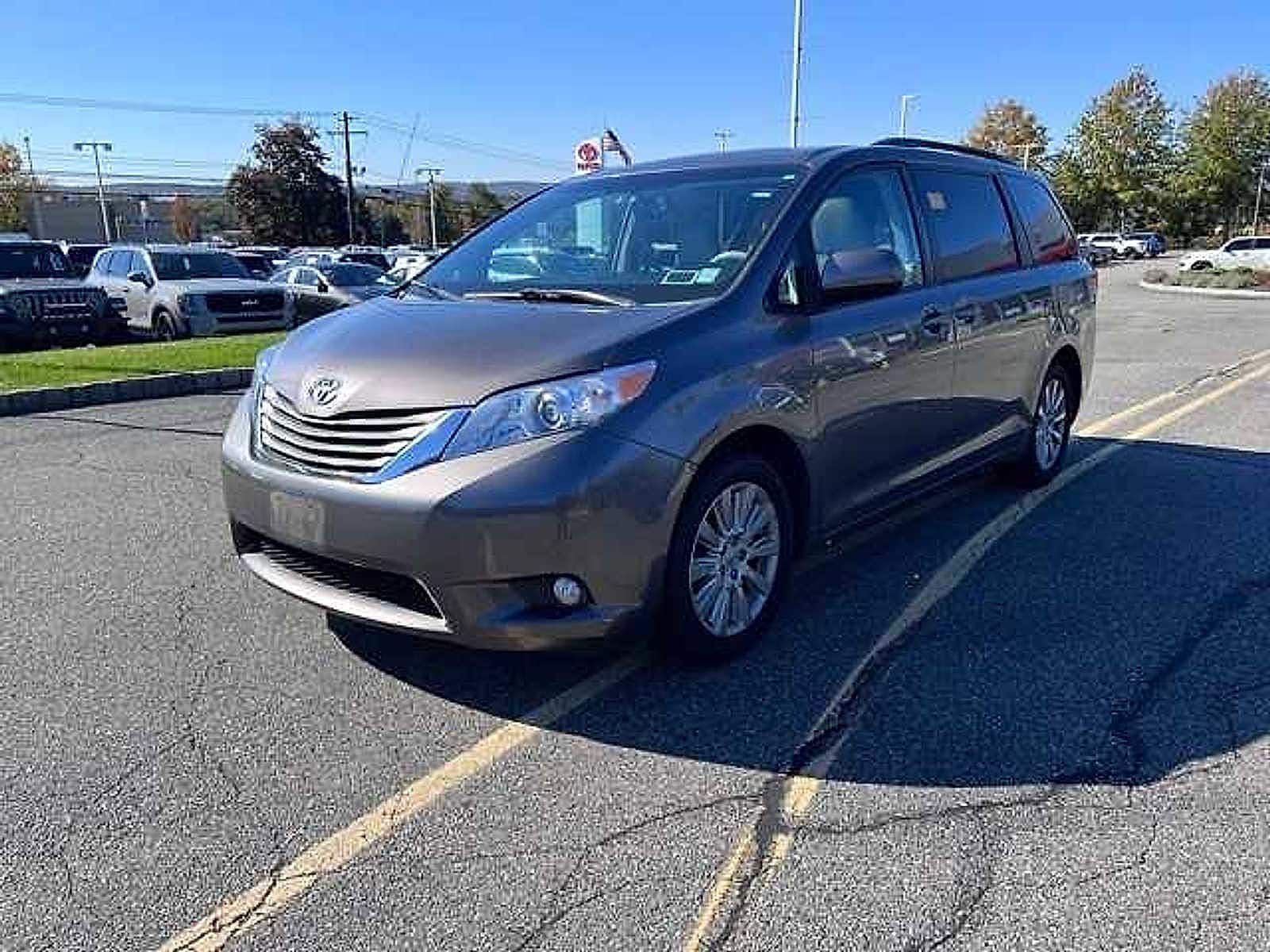 2013 Toyota Sienna XLE -
                  Ramsey, NJ