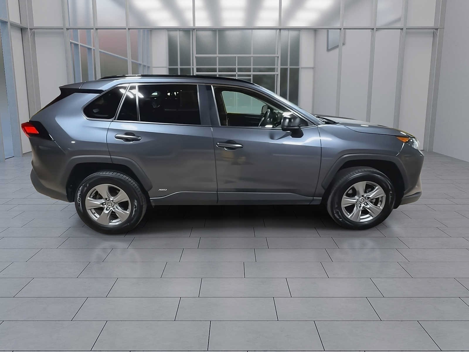Thumbnail: 2022 Toyota RAV4 - 8