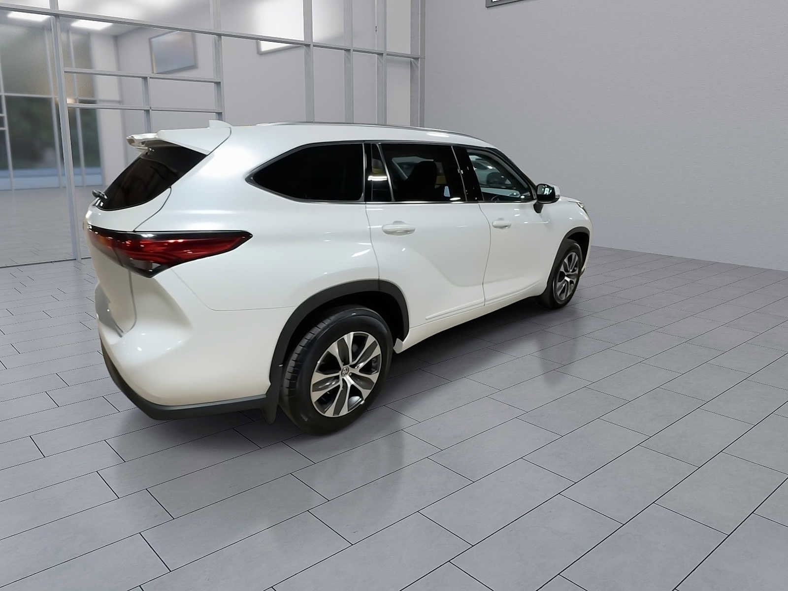 Thumbnail: 2021 Toyota Highlander - 8