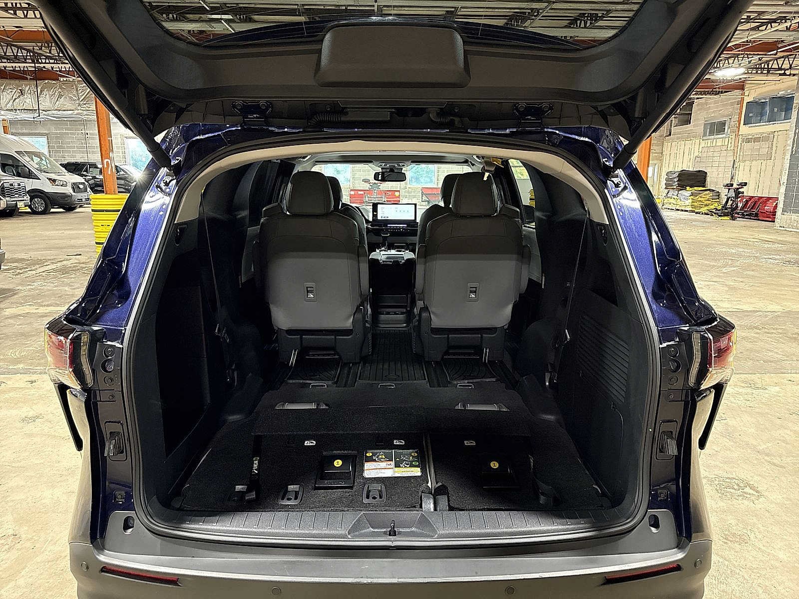 Thumbnail: 2025 Toyota Sienna - 10
