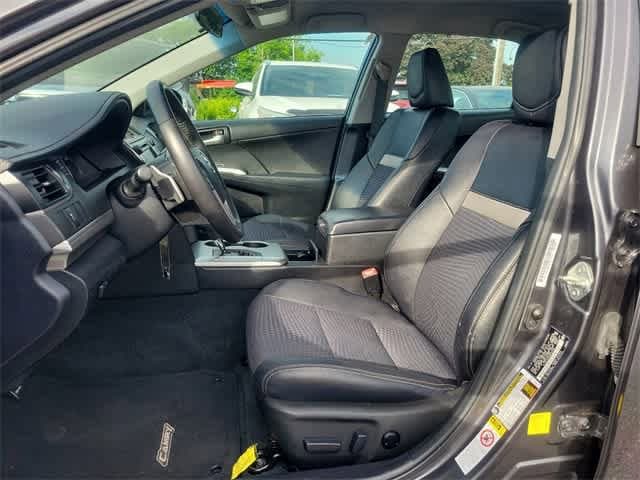 2013 Toyota Camry SE 10