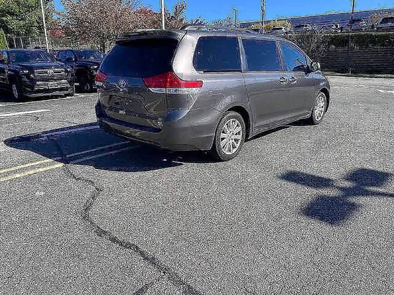 Thumbnail: 2013 Toyota Sienna - 4